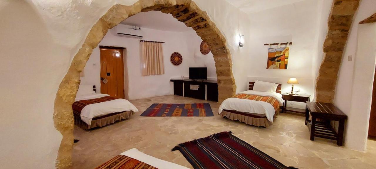 Hayat Zaman Hotel And Resort Petra Wadi Musa Exteriör bild