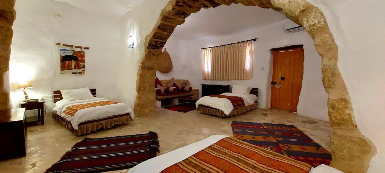 Hayat Zaman Hotel And Resort Petra Wadi Musa Exteriör bild
