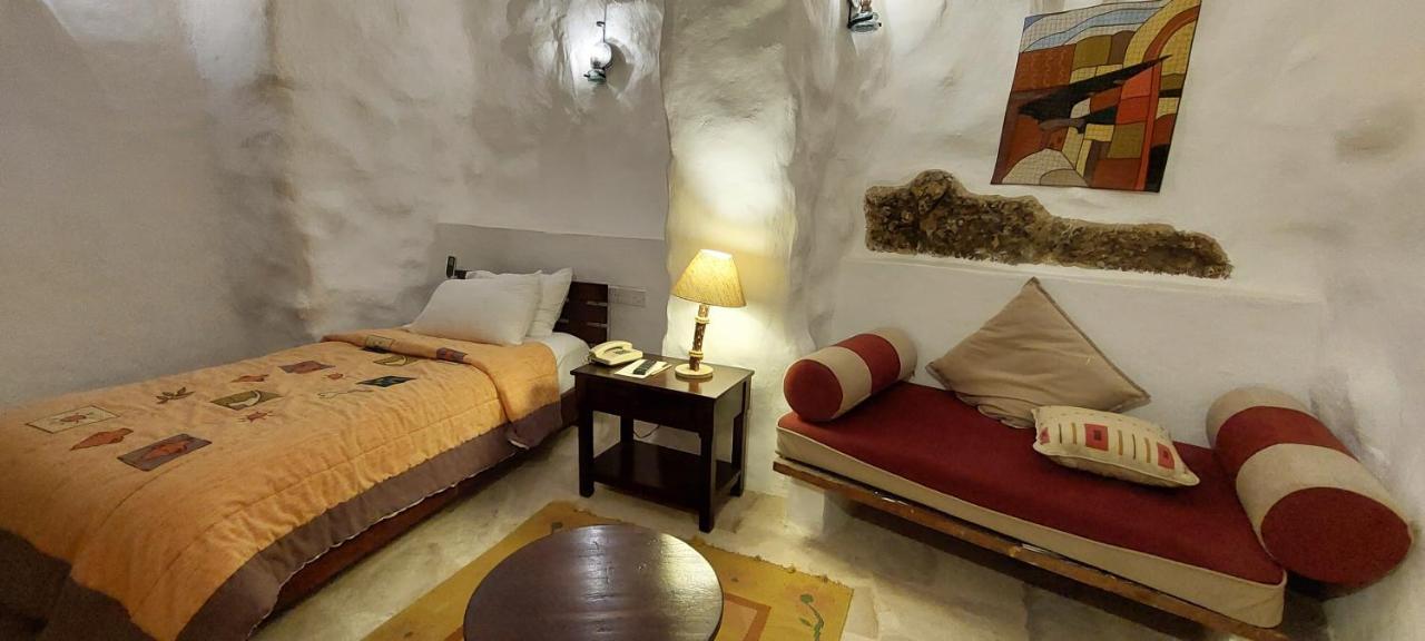 Hayat Zaman Hotel And Resort Petra Wadi Musa Exteriör bild