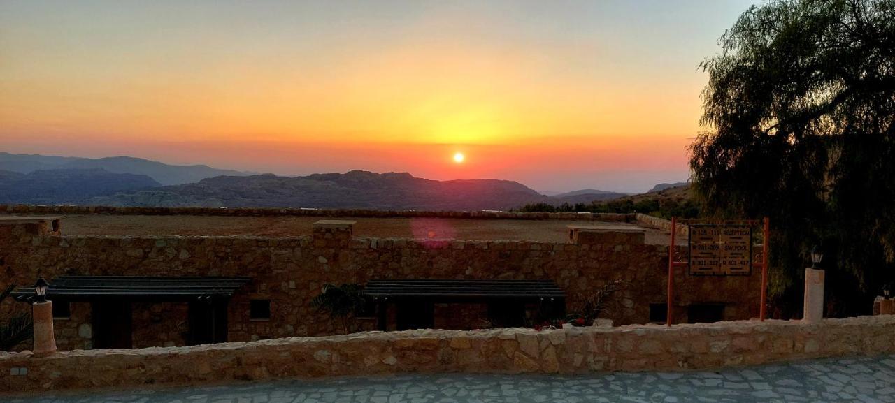 Hayat Zaman Hotel And Resort Petra Wadi Musa Exteriör bild