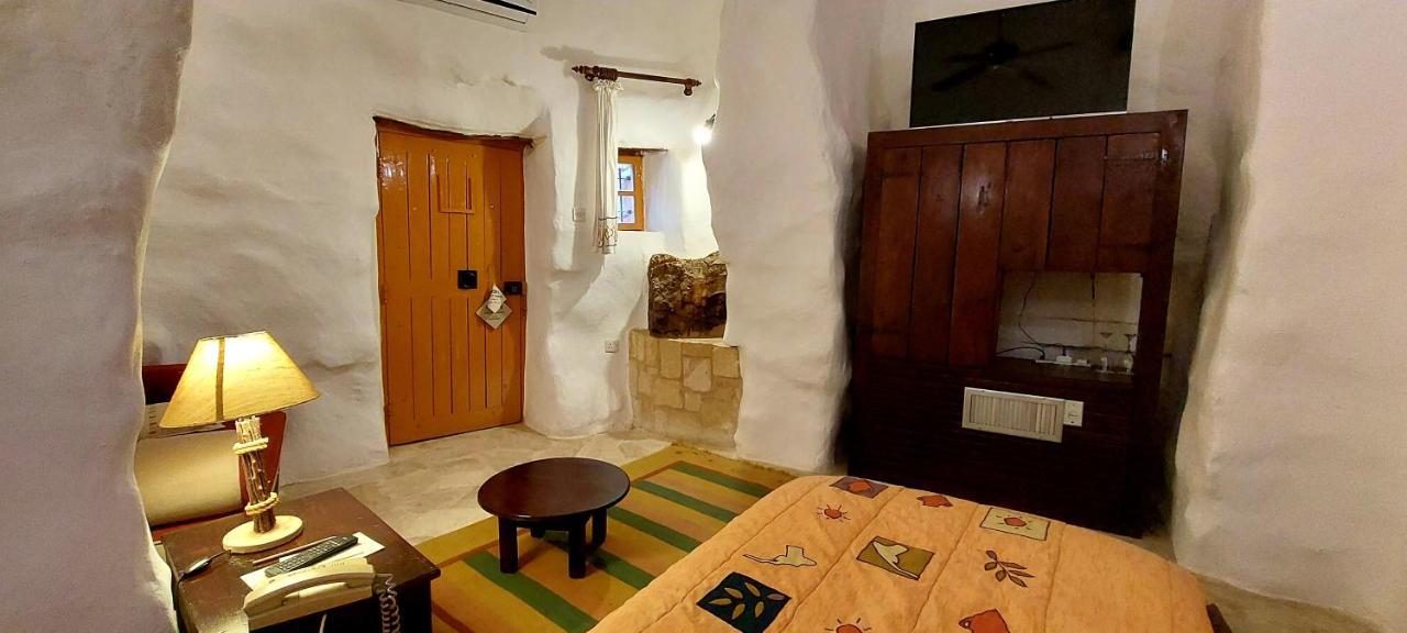 Hayat Zaman Hotel And Resort Petra Wadi Musa Exteriör bild