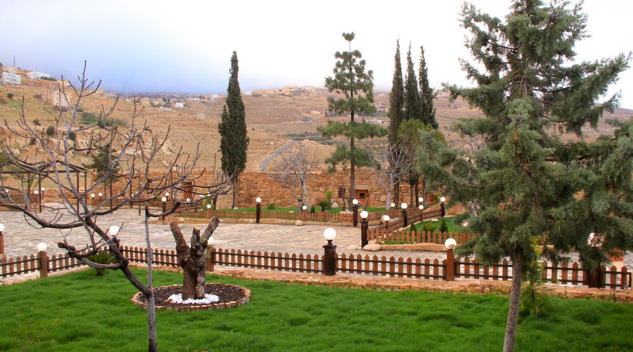Hayat Zaman Hotel And Resort Petra Wadi Musa Exteriör bild