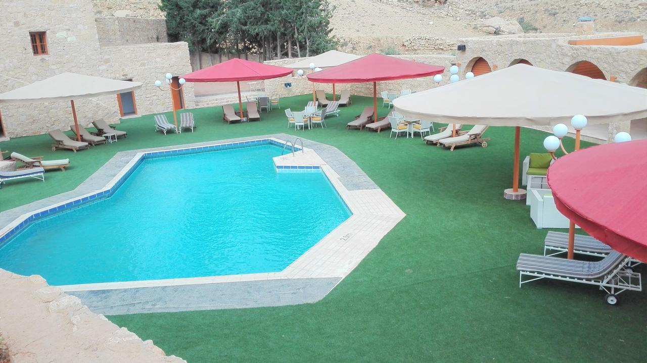 Hayat Zaman Hotel And Resort Petra Wadi Musa Exteriör bild